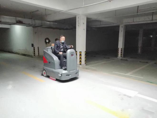 朔州小区物业保洁不用人力改用驾驶式洗地机了